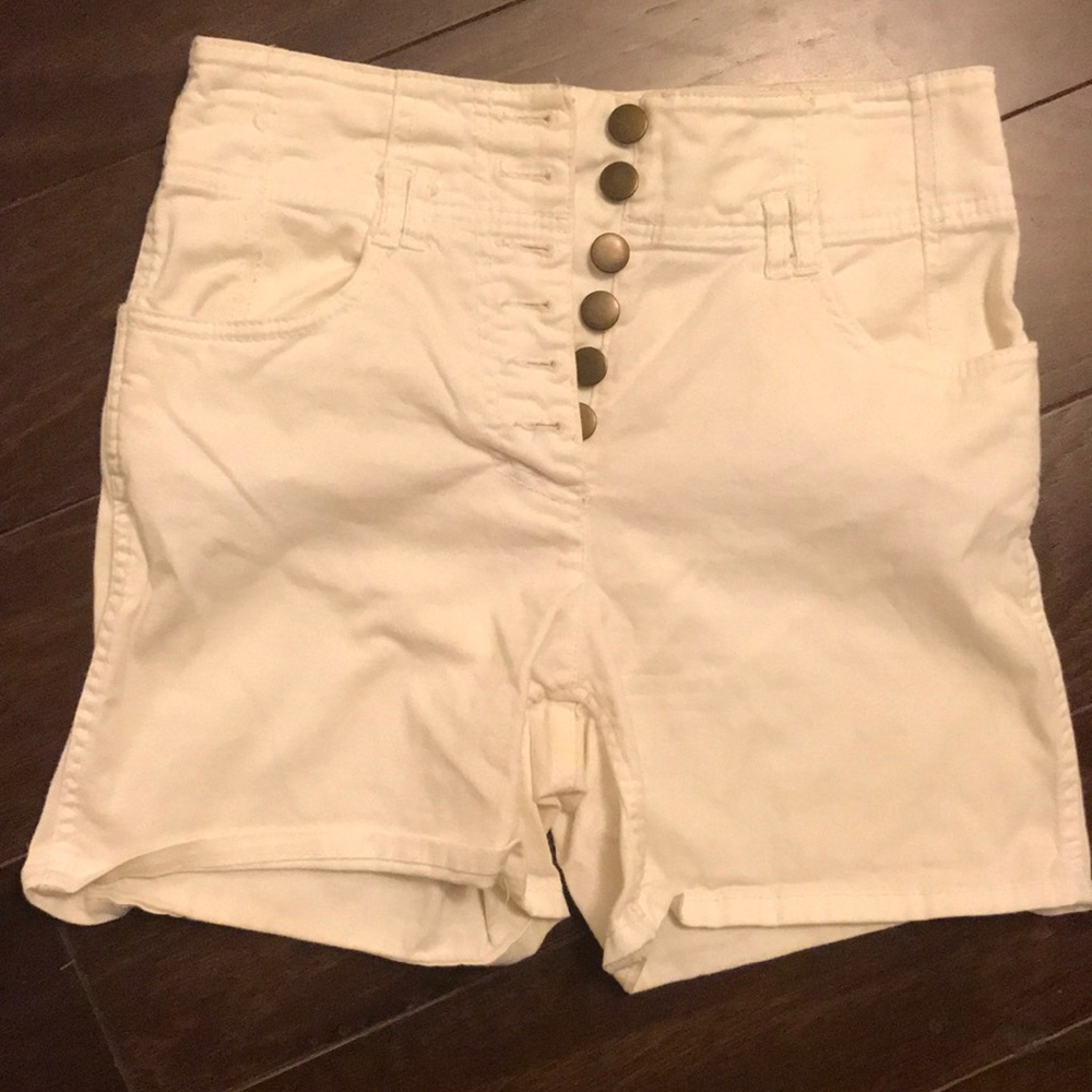 H&M white high waisted shorts